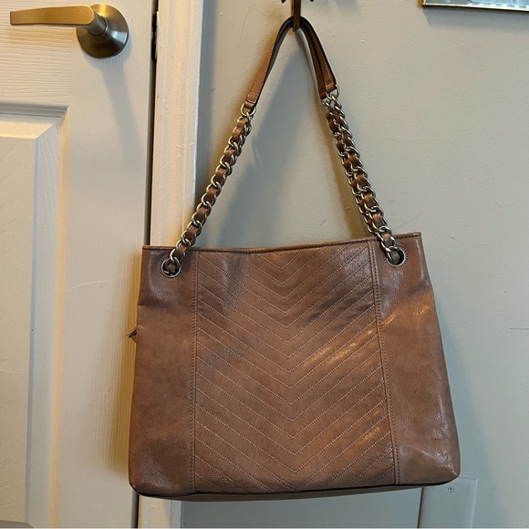 Tory Burch Fleming Tote in Neutral Distressed Leather - Picture 4 of 16